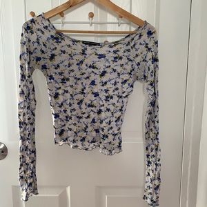 Brandy Melville long sleeve crop top